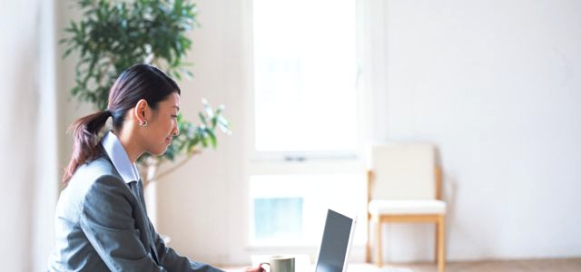 高齢者もWEB情報に目を背けていられないインターネット社会